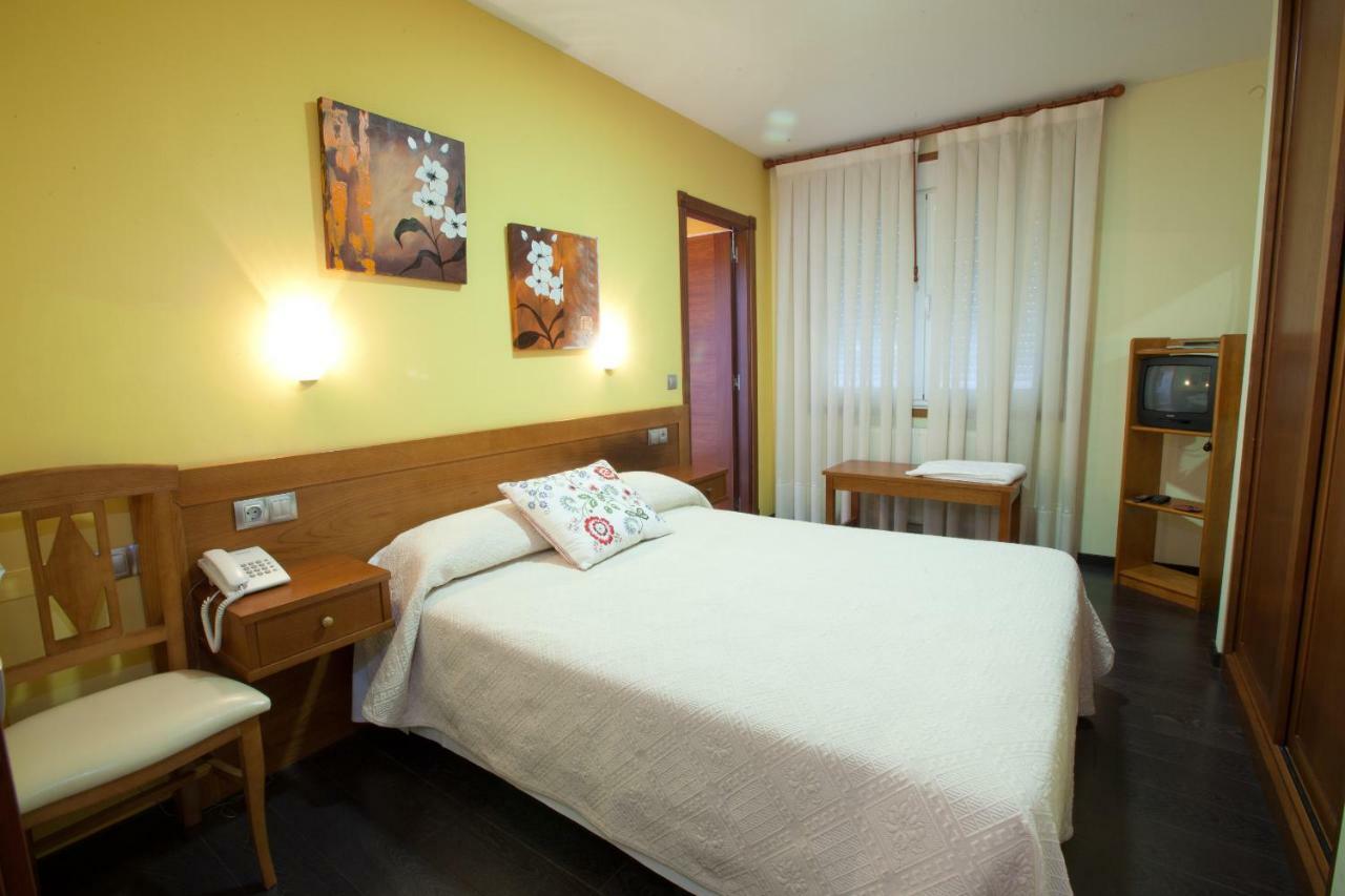 Hotel Terranova Oza de los Ríos Exteriör bild