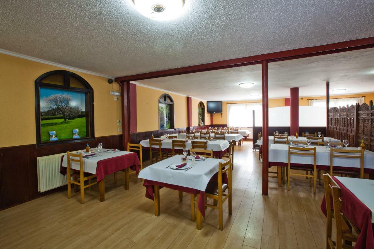 Hotel Terranova Oza de los Ríos Exteriör bild